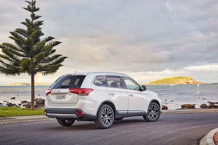  Mitsubishi Outlander 2015 года  (AU) (фото 3 из 40)
